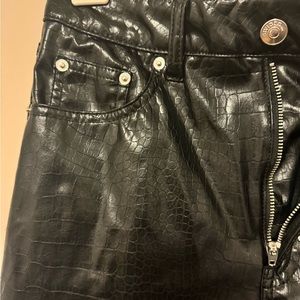 Women's H&M Divided Black Faux Leather Pants Snake High Rise Tapered Sz 6